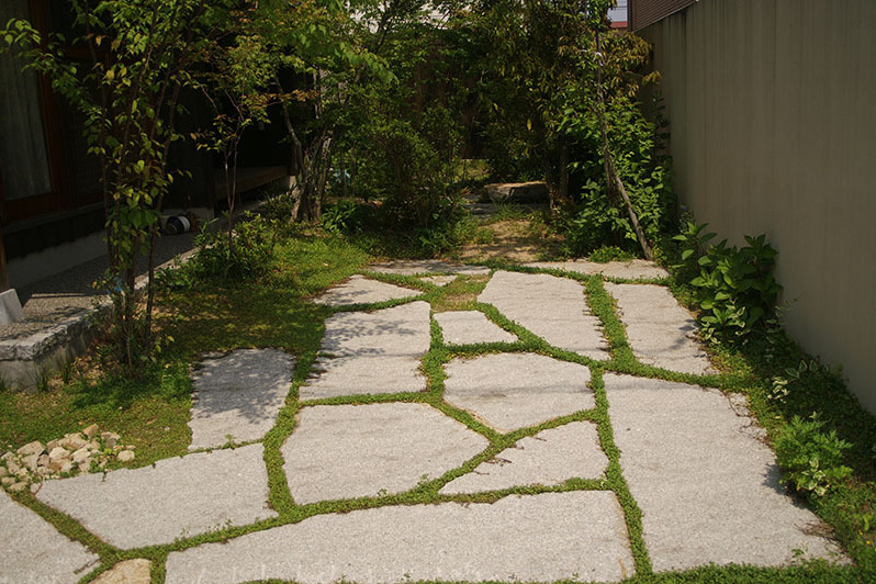 小割の石の庭