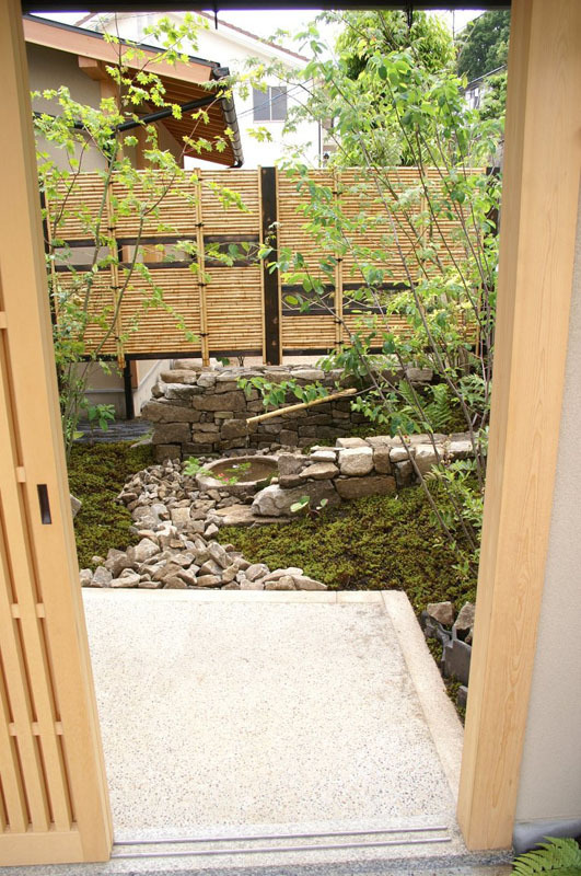 小割の石の庭
