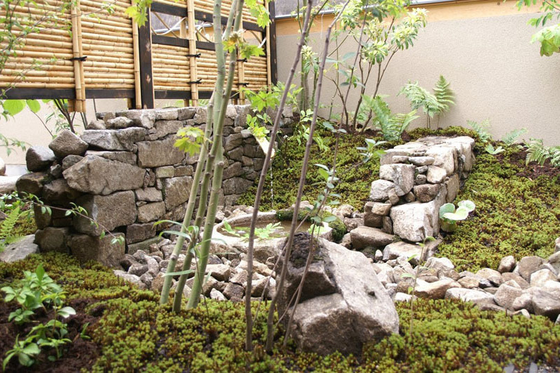小割の石の庭