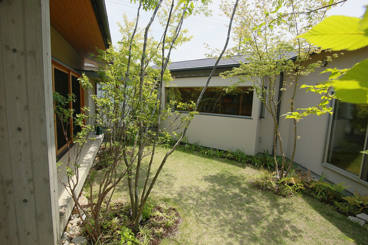 小割の石の庭