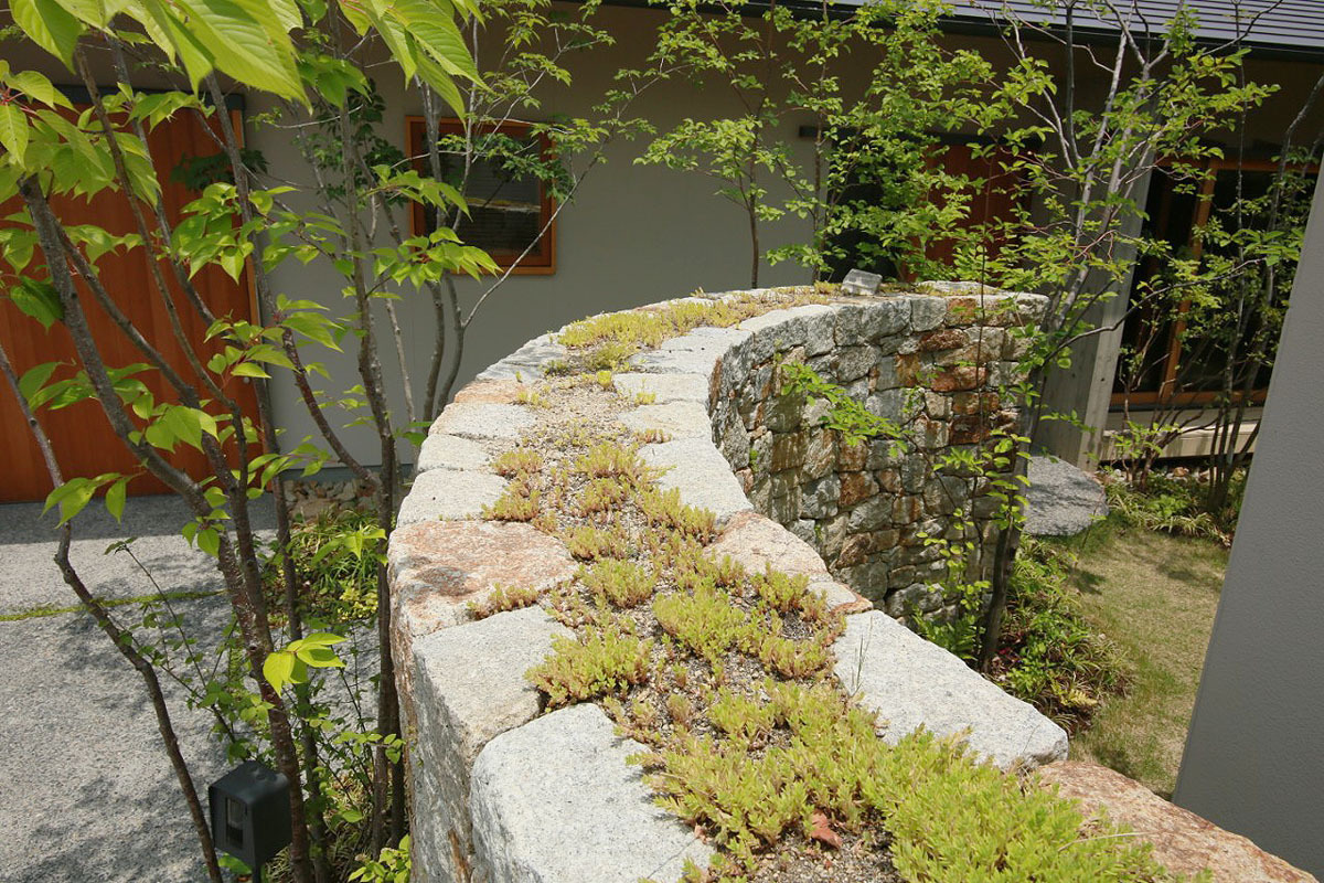 小割の石の庭