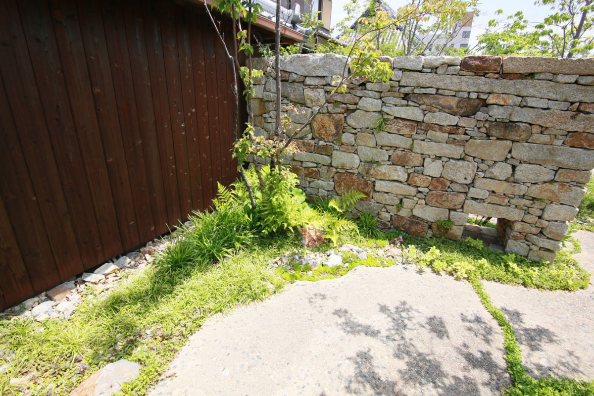 小割の石の庭