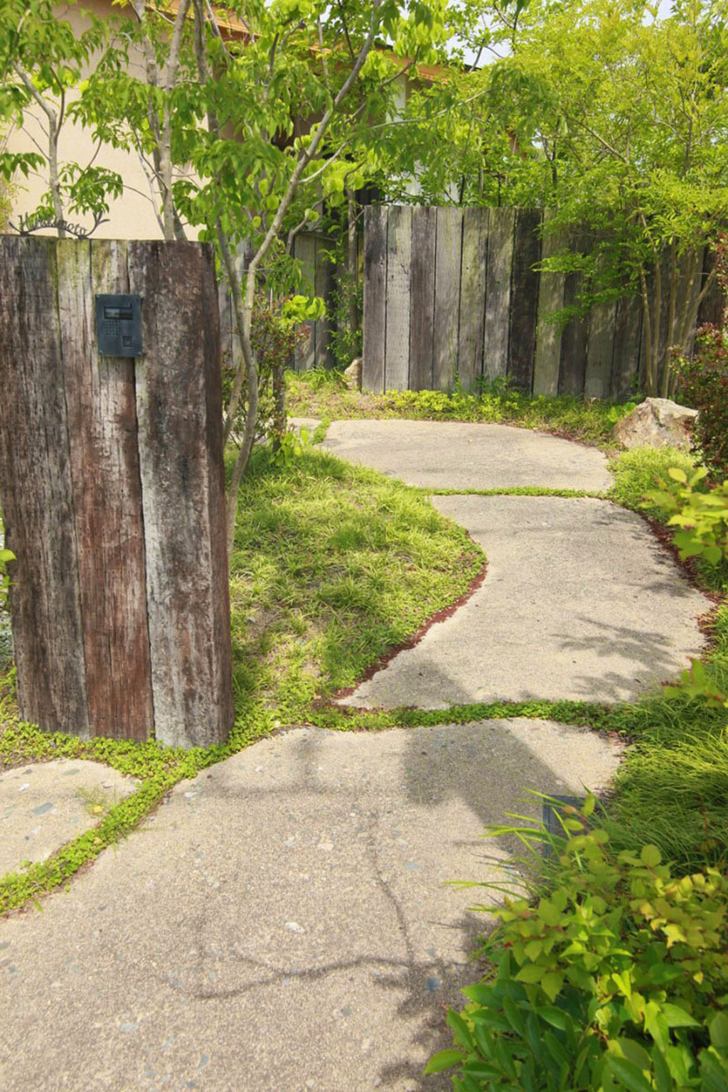 小割の石の庭